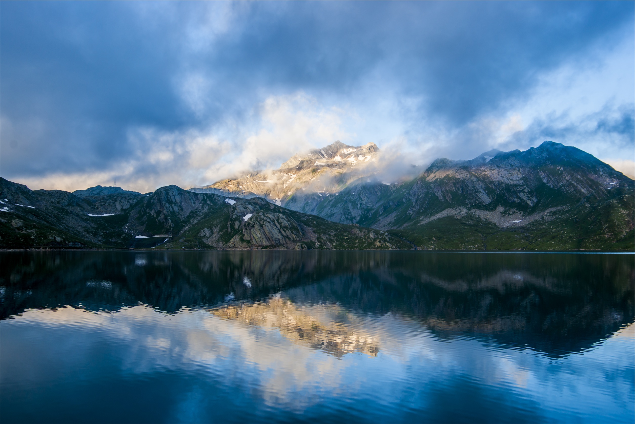 Mountains by Alberto Restifo